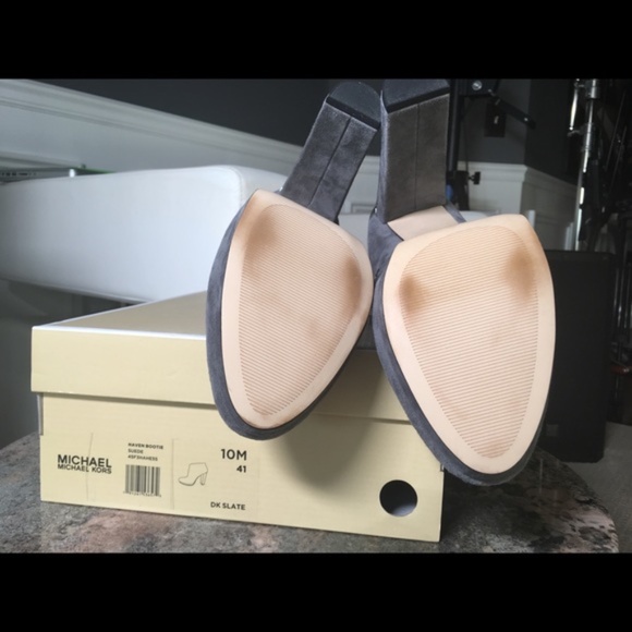 Micheal Kors ‘Haven’ Suede Bootie, US size 10 - Picture 7 of 8